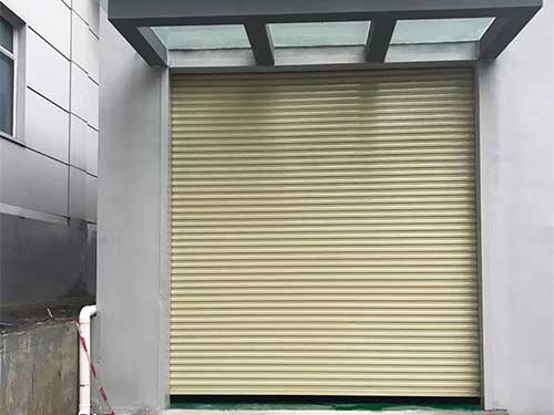 東莞電動卷閘門的特點？